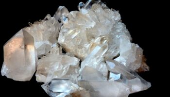 The Power of Quartz Gemstones: Meaning, Properties, and the Benefits