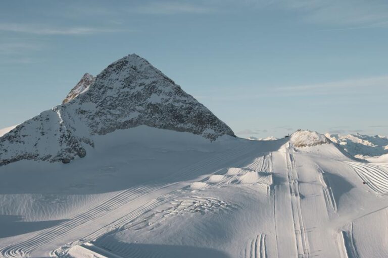 off-piste skiing in rockies